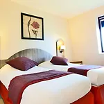 Hotell Kyriad Prestige Compiegne & Jaux
