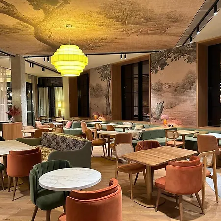 Kyriad Compiègne Hotel 4*