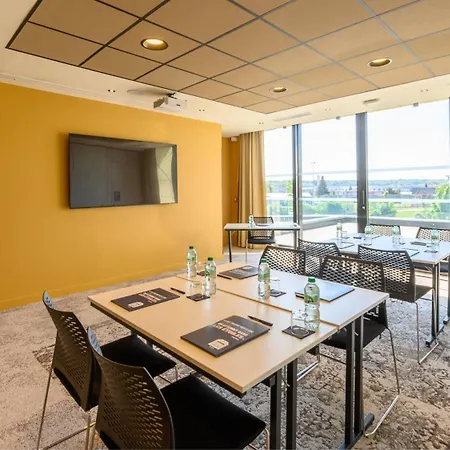 Kyriad Prestige Compiegne Jaux