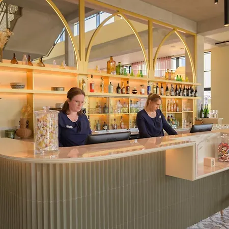 Kyriad Prestige Compiegne & 4* Jaux