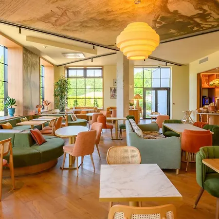 Kyriad Prestige Compiegne & Hotel 4*