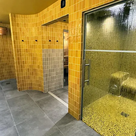 Kyriad Prestige Compiegne & 4* Jaux