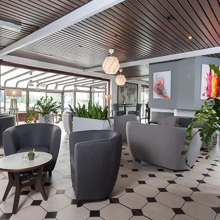 Szálloda Kyriad Prestige Compiegne &