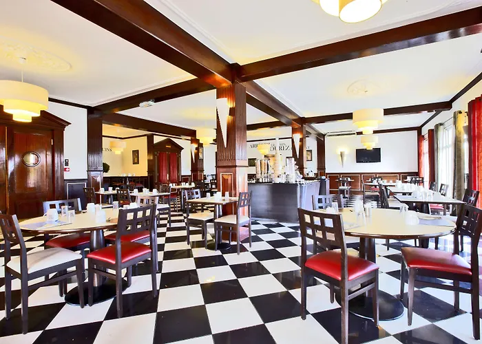 Kyriad Prestige Compiegne & 4*