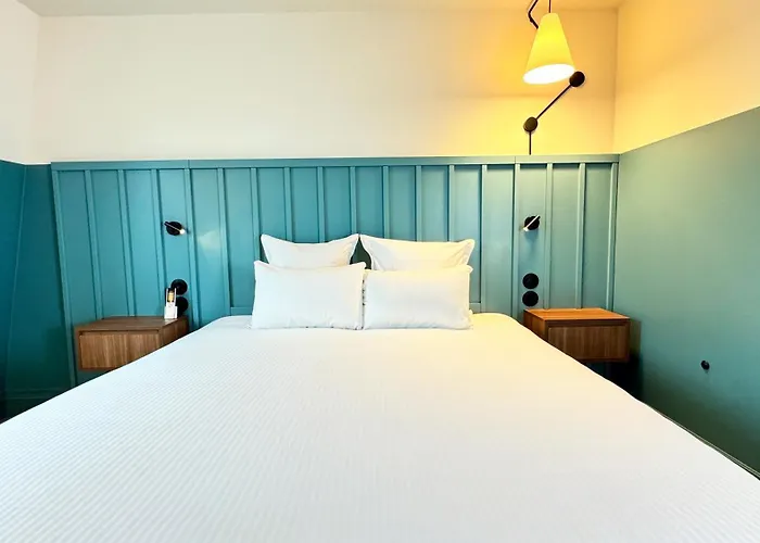 Kyriad Prestige Compiegne & 4* Jaux